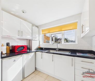 3 bedroom flat to rent - Photo 6