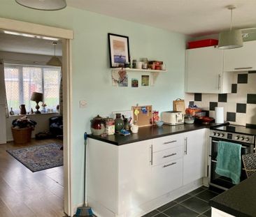 Ash Close, Bridgwater - Photo 2