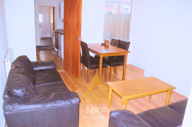4 bedroom terraced house to rent - Photo 1