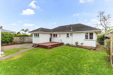 Property Management43 Neil Ave, Te Atatu Peninsula - House for Rent - Photo 3