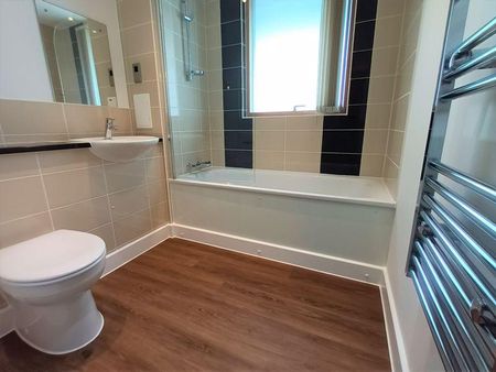 3 bedroom apartment to rent - Photo 4
