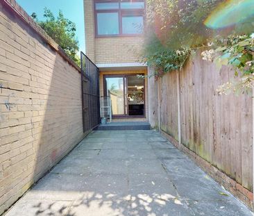 2 bedroom ground floor flat to rent - Photo 4