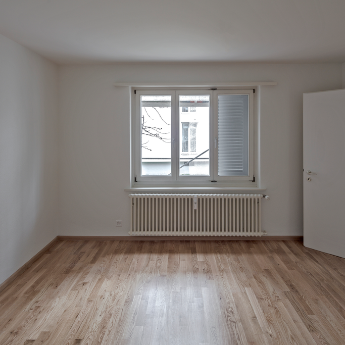 VOLLSTÄNDIG RENOVIERTE 2 1/2-ZIMMER-WOHNUNG - Photo 1