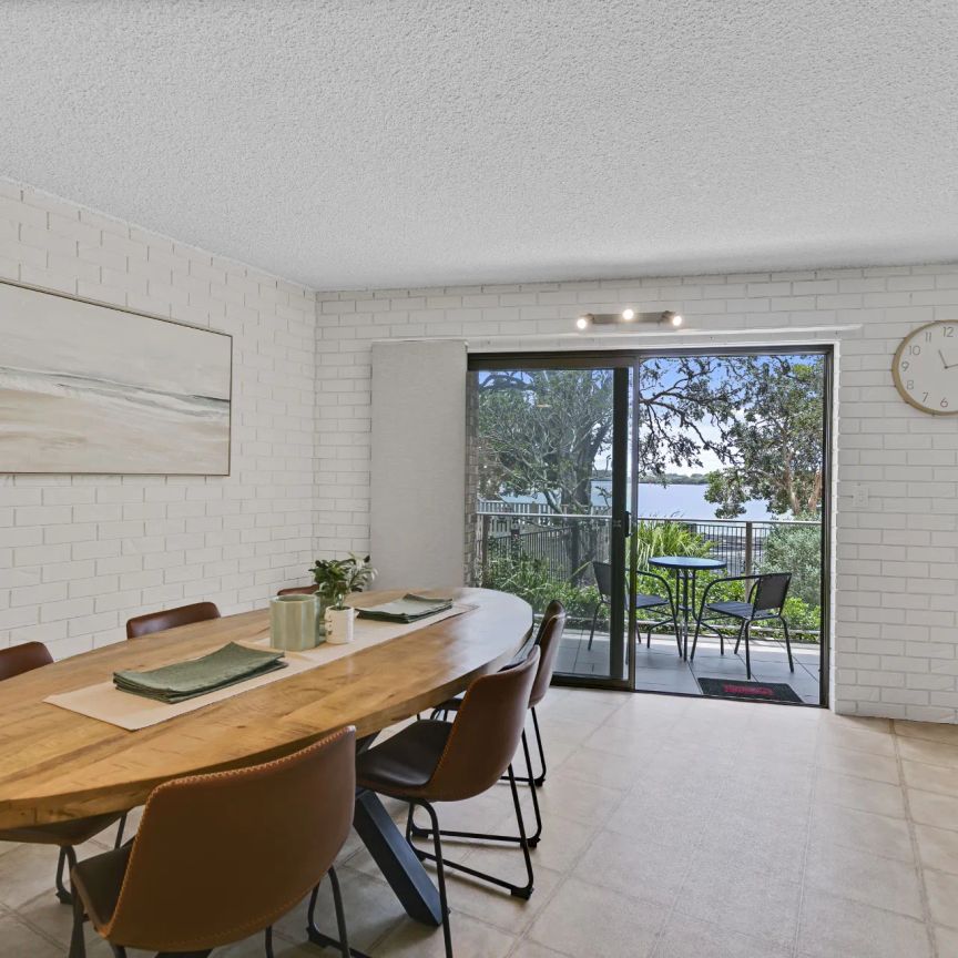 Waterfront Living on Picnic Point – Fully Furnished 2-Bedroom Apartment - Photo 1