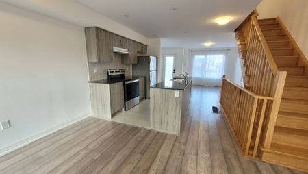 For Lease - 31 Fairlane Avenue, Barrie, Ontario - Photo 4