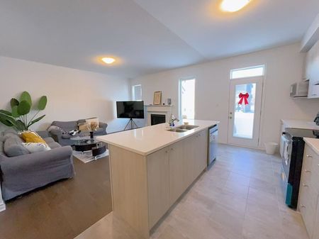 For Lease - 704 Mika Street, Innisfil, Ontario - Photo 2