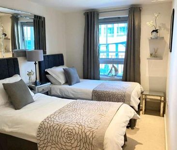 Woking, Surrey, GU21 - Photo 2