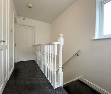 3 bedroom Semi-detached house to rent - Photo 3