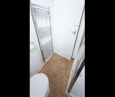 2 Bed Terraced House, Rydall Street, LS11 - Photo 2