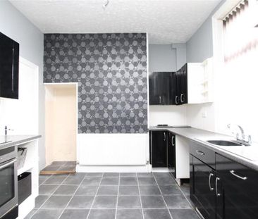 3 bedroom semi-detached house to rent - Photo 4