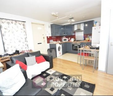 3 Bedroom Flat, Hyde Park, Leeds - Photo 4