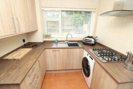 3 bedroom semi-detached house to rent - Photo 5