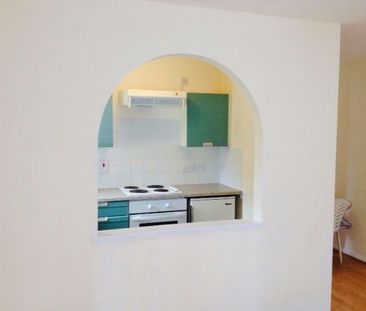 1 Bed Flat, Grovelands Road, RG30 - Photo 2