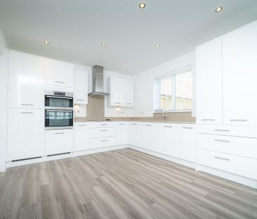 4 bedroom detached house to rent - Photo 6