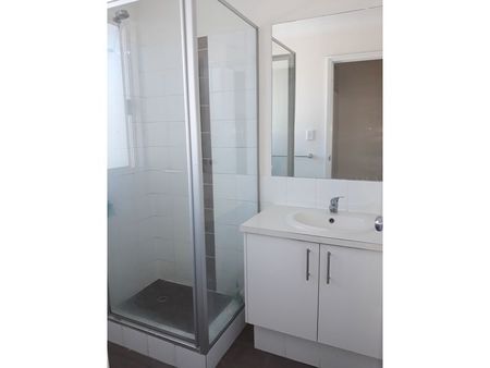 LARGE MASTER BEDROOM. MODERN HOUSE. TOP LOCALE. WALK TO EVERYTHING! Couple Allow - Photo 5