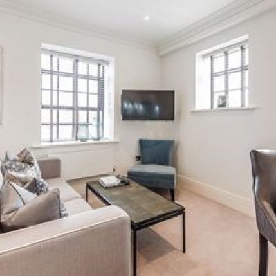 Two Bedroom Flat to rent in London - Photo 1