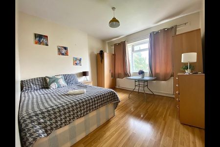 Room in a Shared House, Gibbon Road, W3 - Photo 3