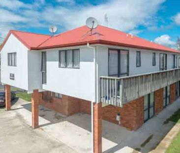 Sunny Upstairs Studio Unit with a Balcony - Photo 4