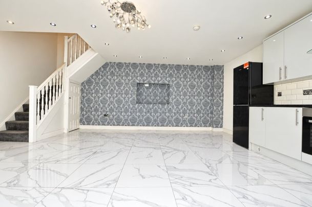 2 Bed Maisonette, Woodford Avenue, IG2 - Photo 1