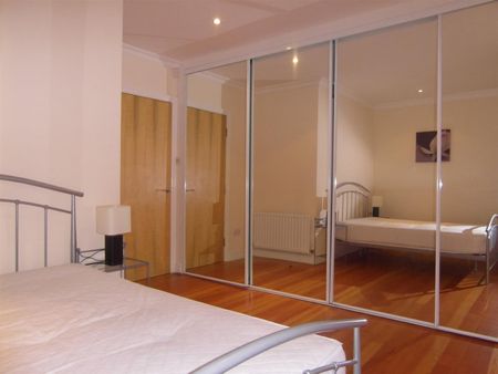 2 bedroom Flat To Let - Photo 4