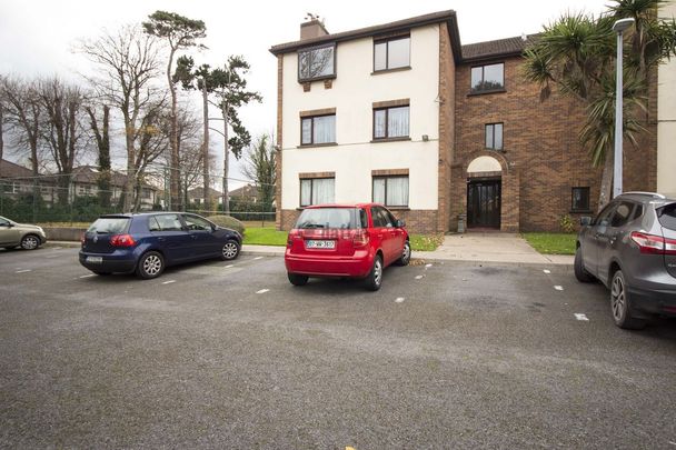 Apartment to rent in Dublin, Killiney - Photo 1