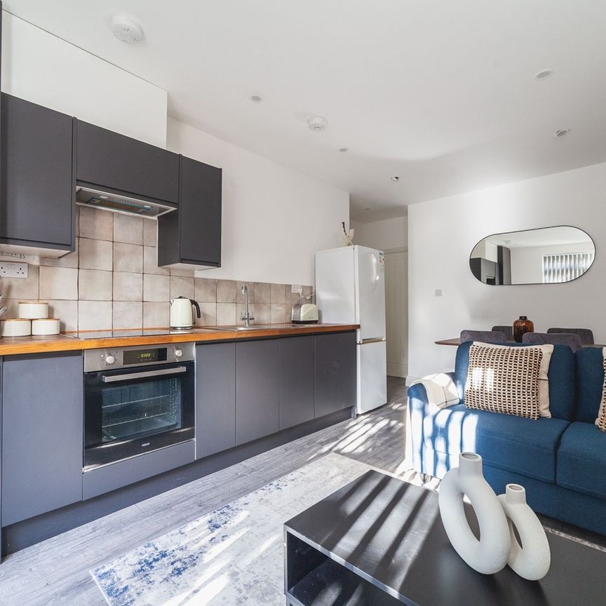 2 Bed Flat, Llanvanor Road, NW2 - Photo 1