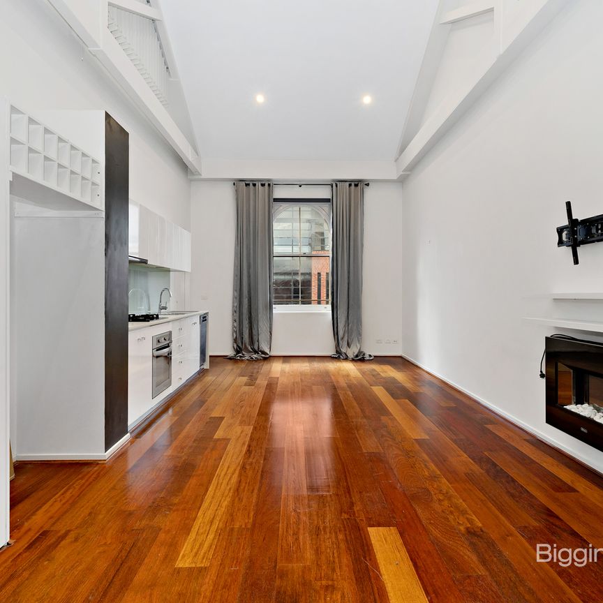 A STUNNING LIFESTYLE IN A MELBOURNE ICON! - Photo 1