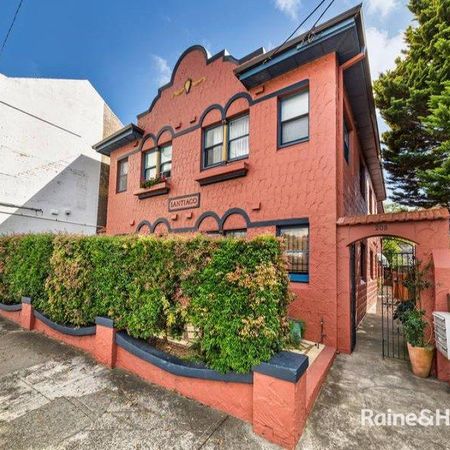 CHARACTER-FILLED 2 BEDROOM APARTMENT! - Photo 4