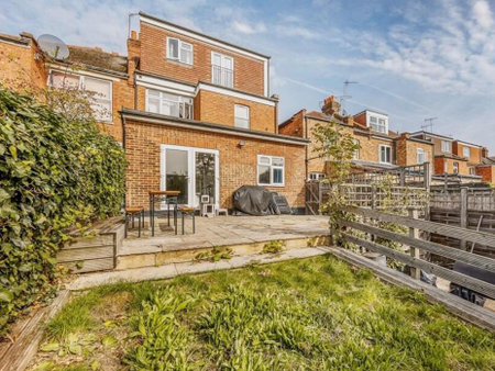 3 bedroom flat to rent - Photo 2