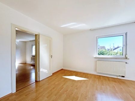 Lichtdurchflutete 3-Zimmerwohnung mit sonnigem Balkon und Garagenstellplatz - Photo 3