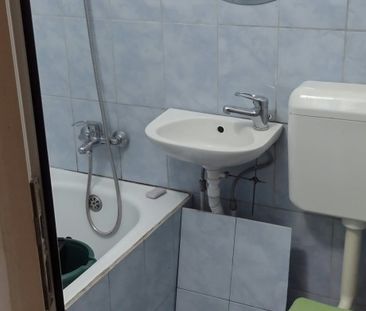 Garsonieră mobilată, open space, 20m², Strada Zimbrului, Oradea, etaj - Fotografie 1