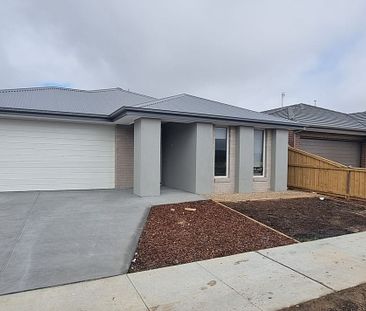 Experience Luxury Living for Just $500/week: Your Dream Home Awaits at 26 Carisbrook Crescent! - Photo 1