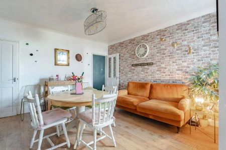 3 bedroom terraced house to rent - Photo 5