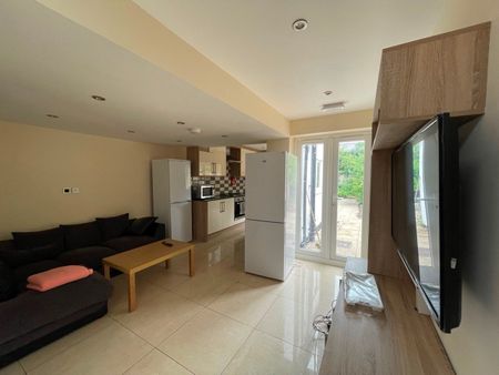 6 Bed Terraced House, De Beauvoir Road, RG1 - Photo 2