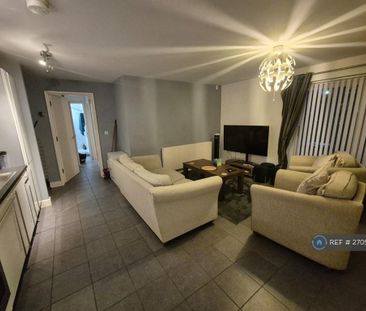 2 bedroom flat to rent - Photo 2