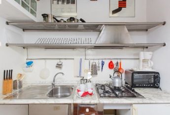 Center-Popolo: Modern, renovated 1 Bedroom, bath, kitchen. Parquet floors, bright, silent, located in beautiful villa near center, park, transport. Ref 847