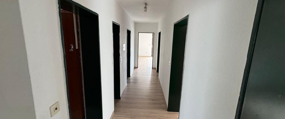 4-Zimmer-Wohnung mit Balkon, Garten, Garage und Stellplatz - Photo 1
