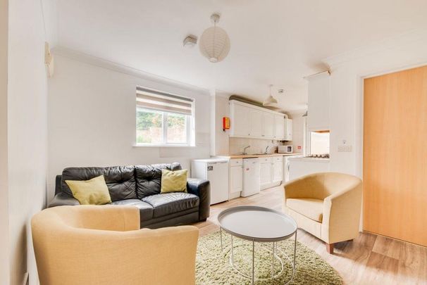 6 bedroom house to rent - Photo 1