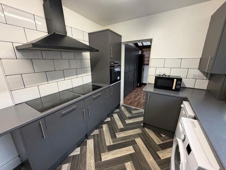 4 bedroom house share to rent - Photo 3