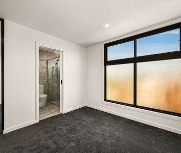 Stylish and Modern Three-Bedroom, Three-Bathroom Home in Prime Foot... - Photo 5