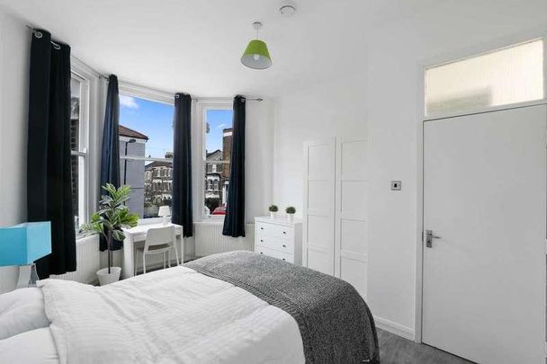 Acquireliving Bedroom Flat At Lyndhurst Grove, SE15 - Photo 1