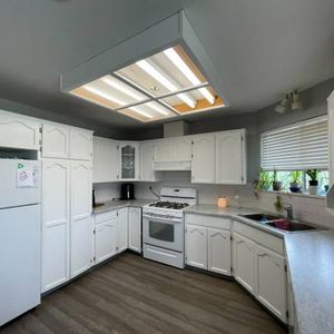 Full House newly renovated on 1/2 acre lot - Photo 2