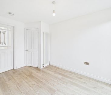 2 bedroom Semi-detached house to rent - Photo 6