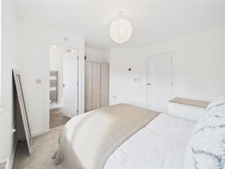 3 bedroom Terraced House to rent - Photo 5