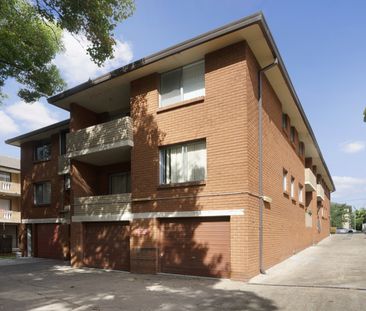 Bright 2 Bedroom Unit - Photo 2