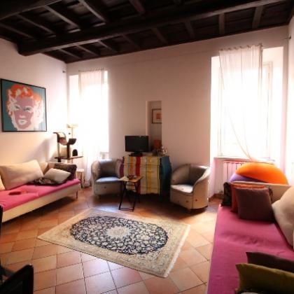 Center-Monti-Roman Forum: Modernly renovated 1 bedroom, 1 bath, spacious living, fully equipped kitchen, air conditioning. Bright, Quiet, original wooden ceilings, terracotta floors, 3rd floor with NO elevator. Near shops, services and metro. Ref 20 - Photo 2