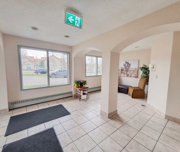 1 Bed Corner Unit Apartment In Patterson Hills | Fireplace & Parking - Photo 4