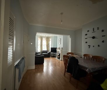 Room in a Shared House, Lucknow St, SE18 - Photo 4