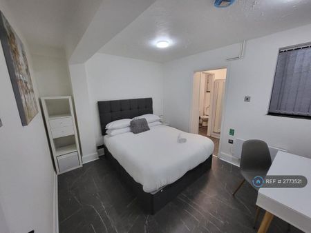 1 bedroom in a house share to rent - Photo 5