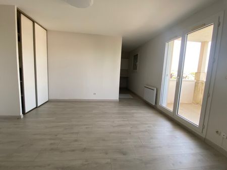 Location Appartement 2 pièces 39m² FLEURY LES AUBRAIS 45400 - Photo 2
